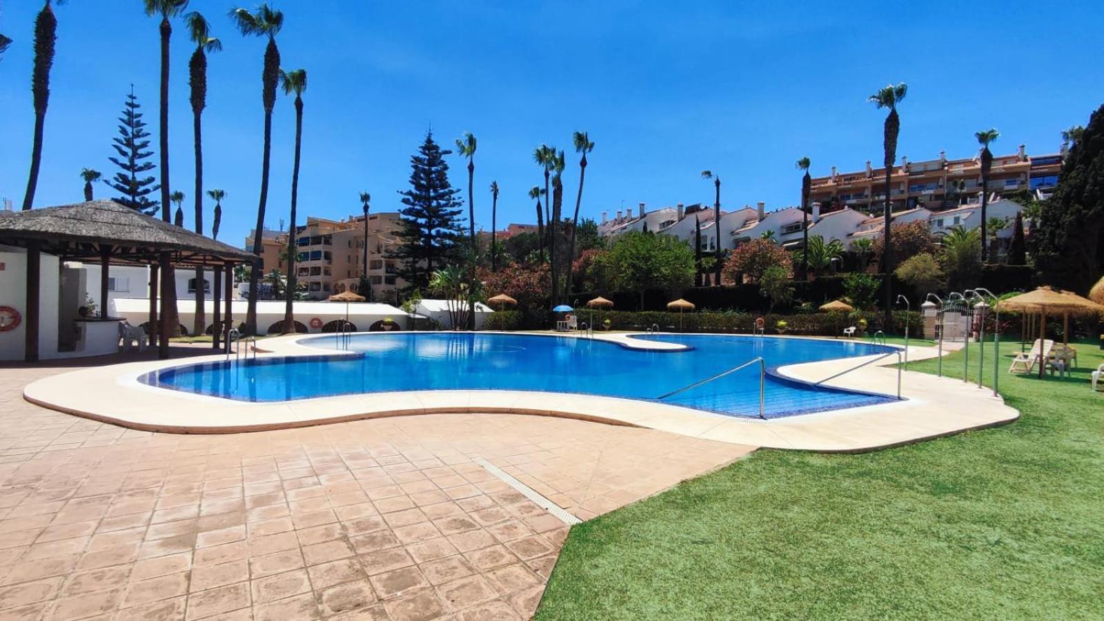 Benalgolf: Seaside Apartment with Private BBQ Backyard Benalmadena Exterior photo