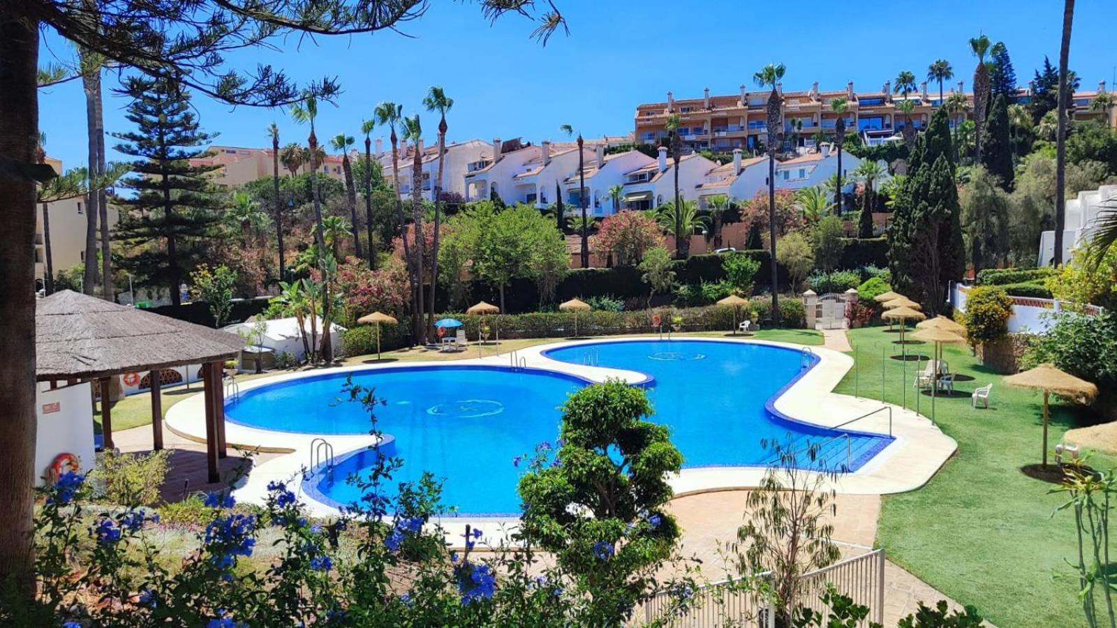 Benalgolf: Seaside Apartment with Private BBQ Backyard Benalmadena Exterior photo