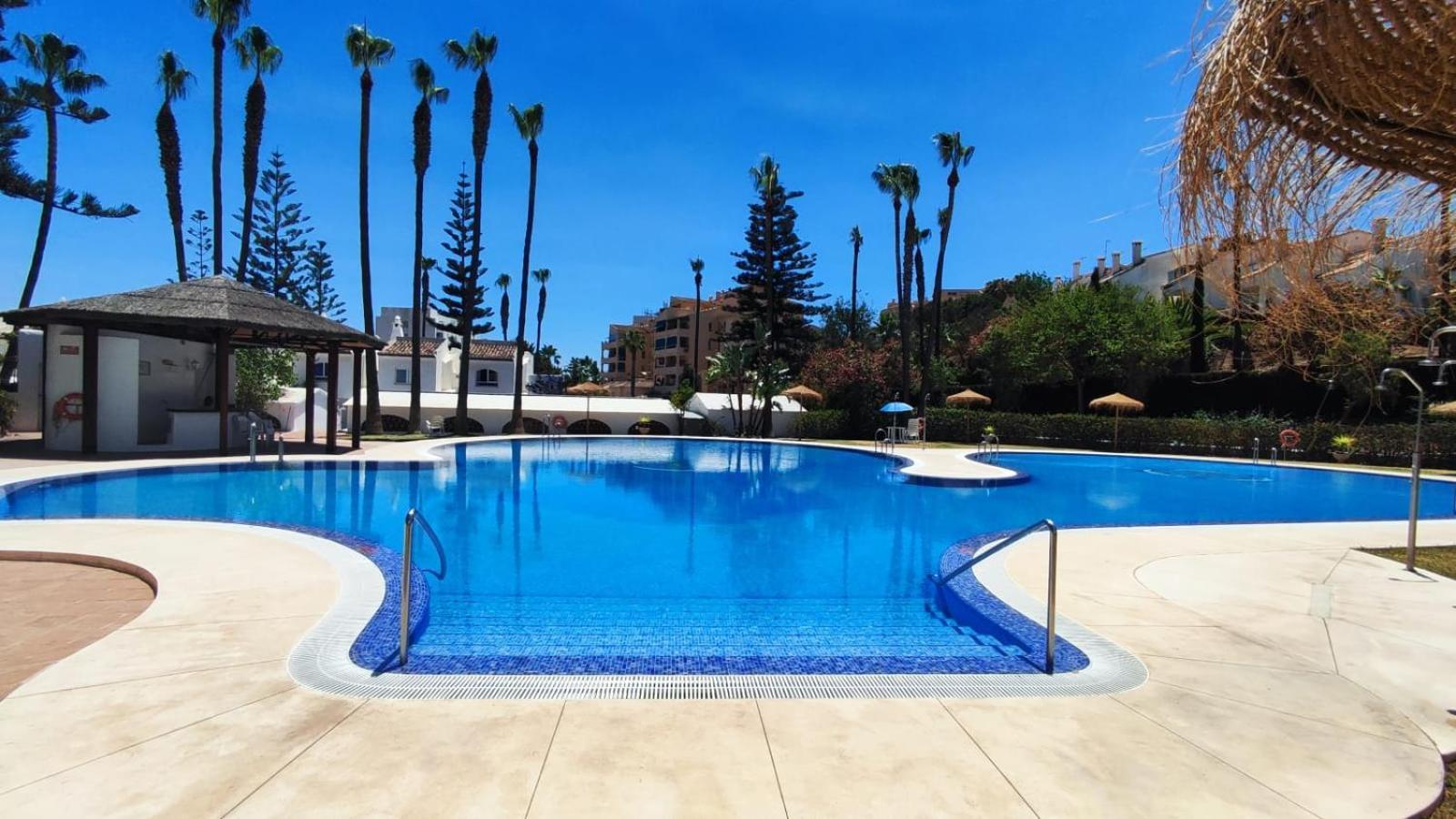 Benalgolf: Seaside Apartment with Private BBQ Backyard Benalmadena Exterior photo